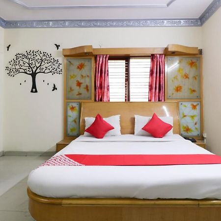 Oyo 71675 New Aishwarya Comforts Hotel Bangalore Bagian luar foto