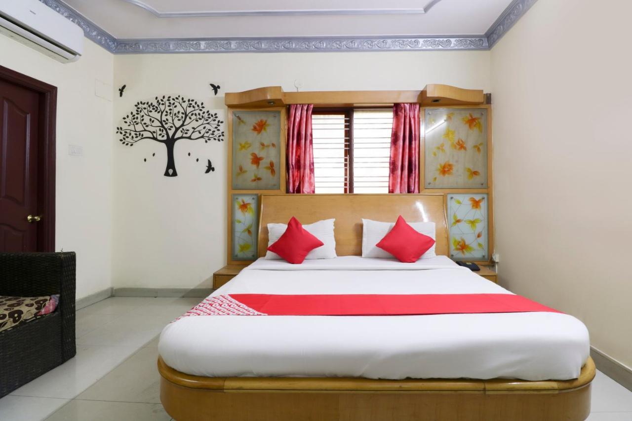 Oyo 71675 New Aishwarya Comforts Hotel Bangalore Bagian luar foto
