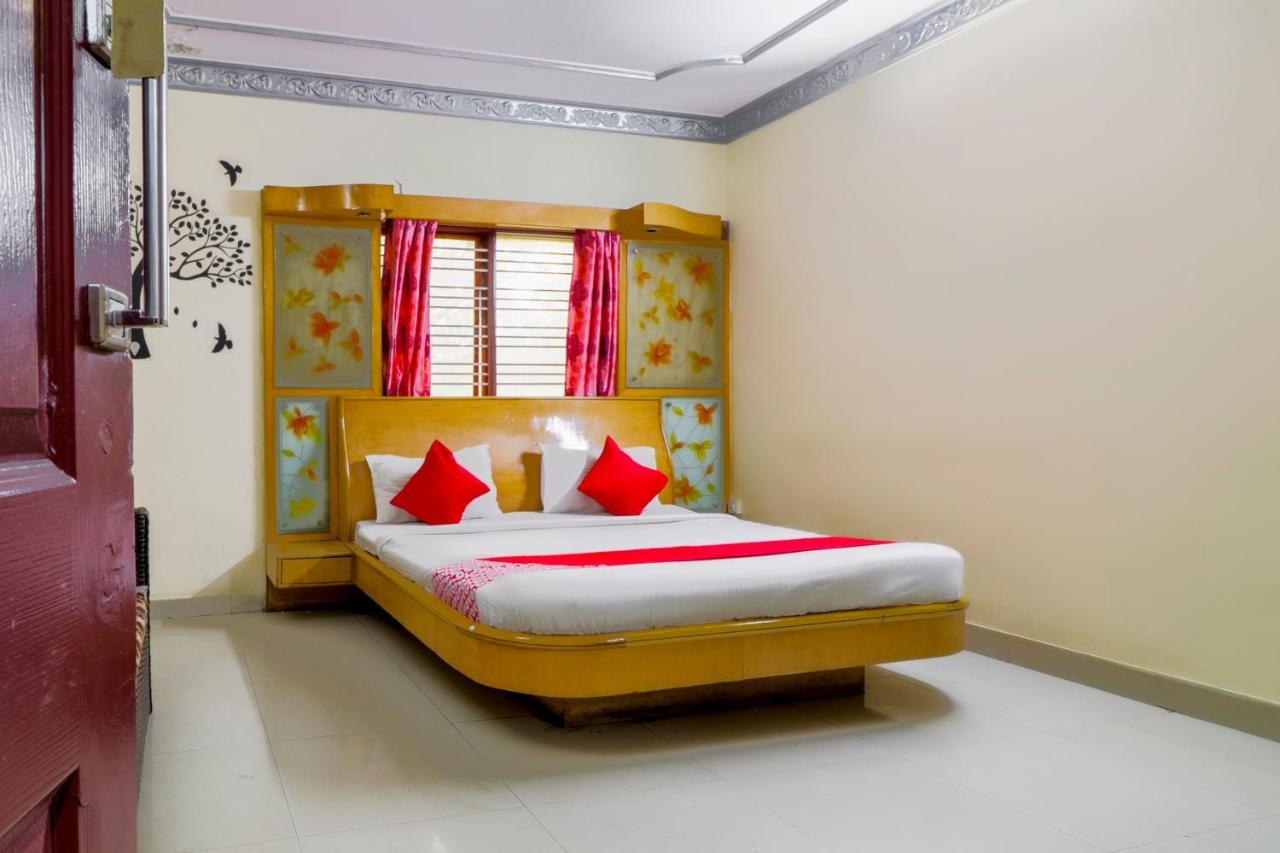 Oyo 71675 New Aishwarya Comforts Hotel Bangalore Bagian luar foto