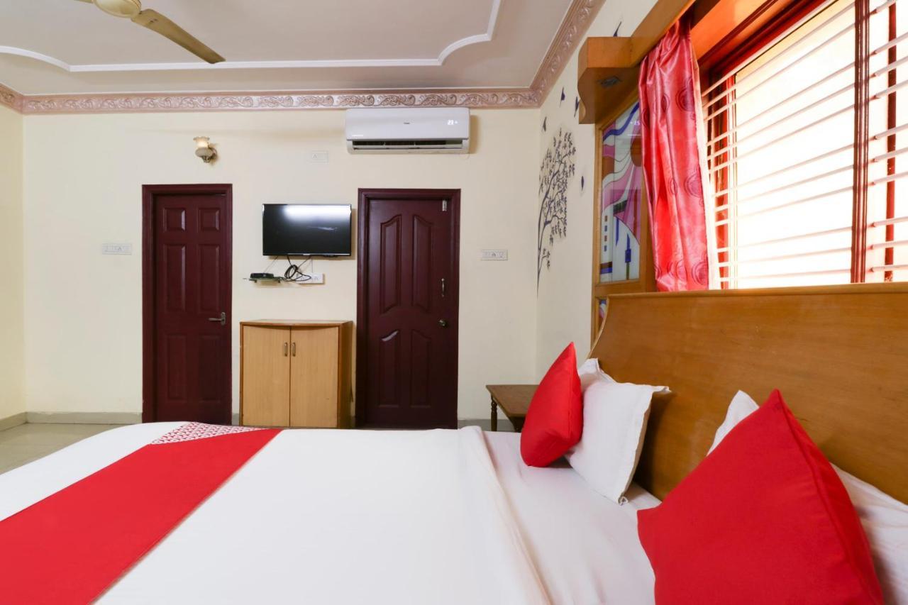 Oyo 71675 New Aishwarya Comforts Hotel Bangalore Bagian luar foto