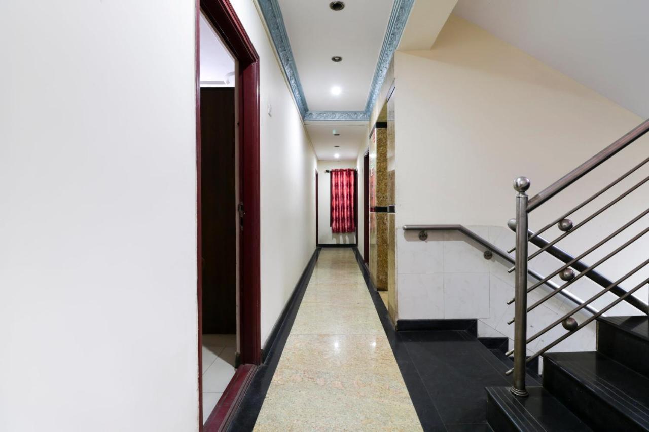 Oyo 71675 New Aishwarya Comforts Hotel Bangalore Bagian luar foto
