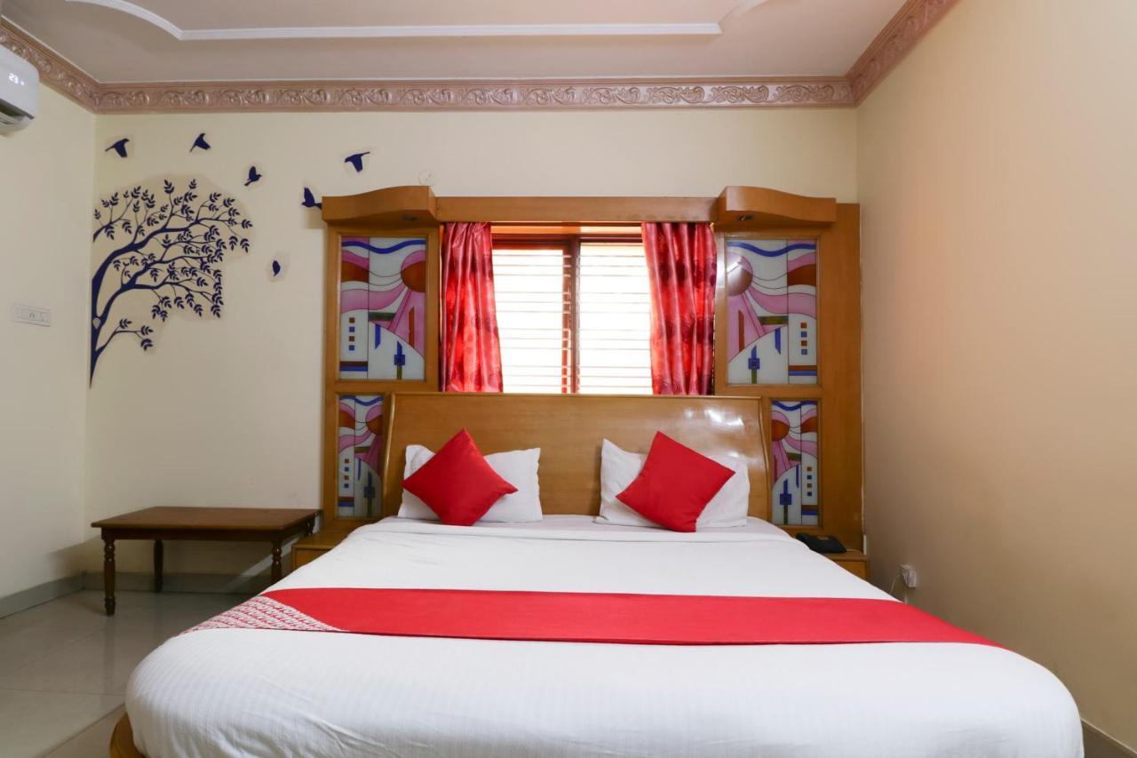 Oyo 71675 New Aishwarya Comforts Hotel Bangalore Bagian luar foto